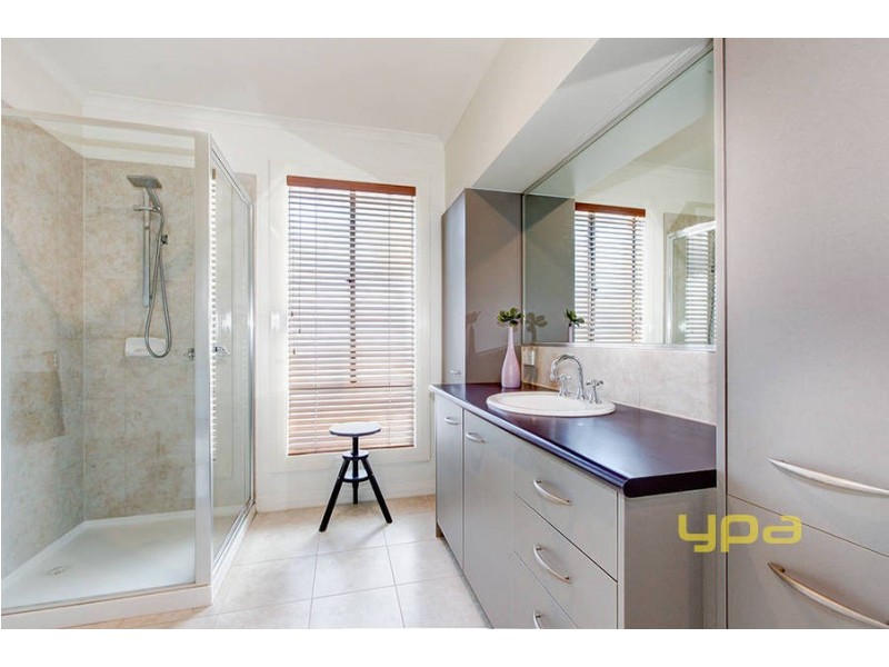 18 Rowlandson Place, Taylors Lakes VIC 3038