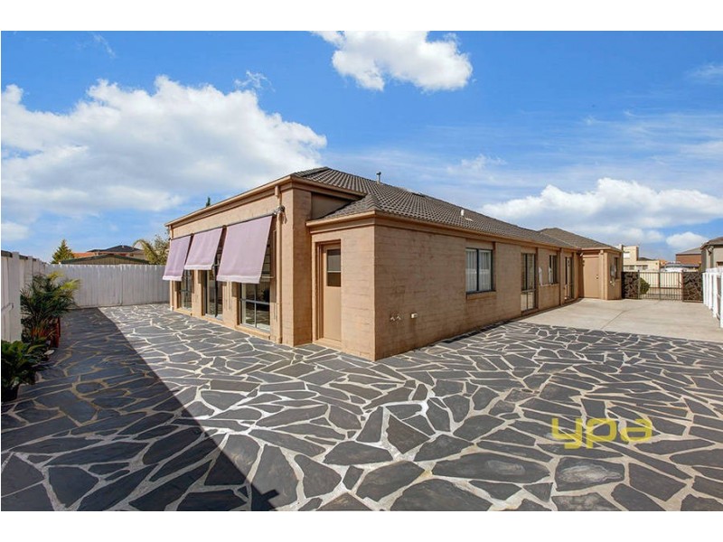 18 Rowlandson Place, Taylors Lakes VIC 3038