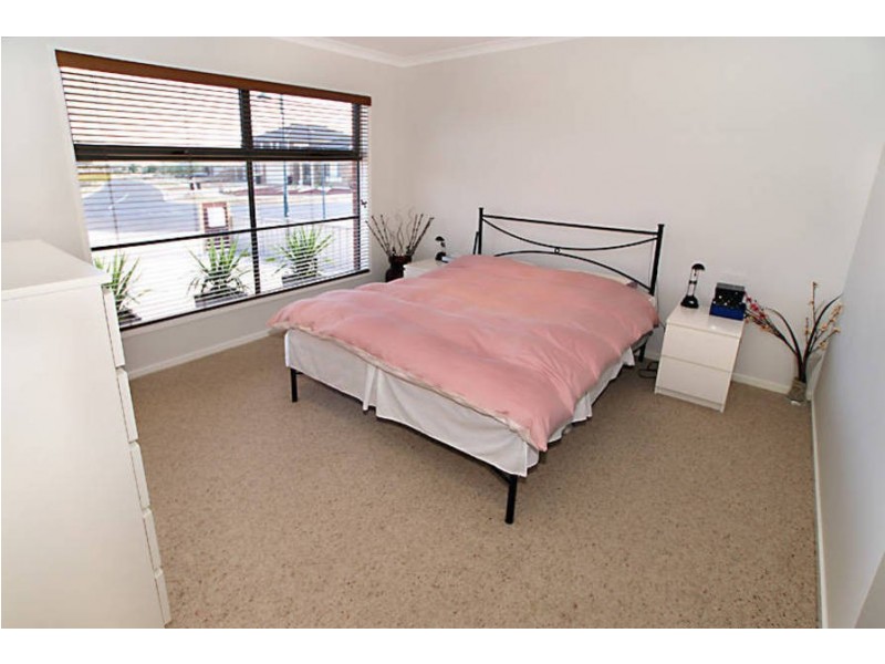 12 Lucas Terrace, Taylors Hill VIC 3037