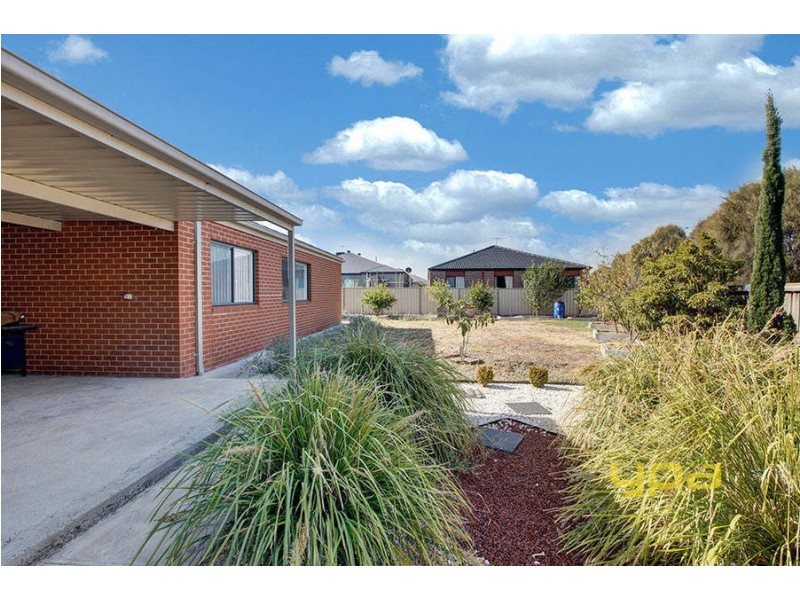 12 Lucas Terrace, Taylors Hill VIC 3037