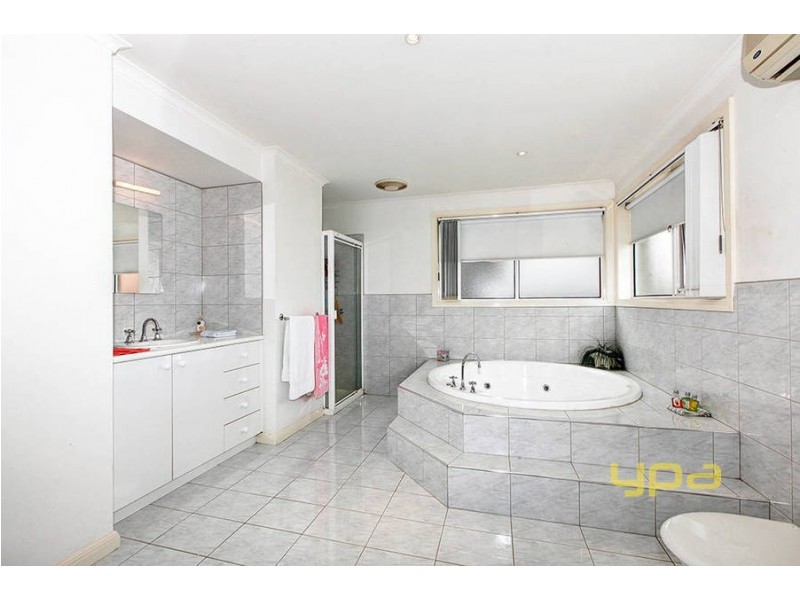 12 Booth Way, Taylors Lakes VIC 3038