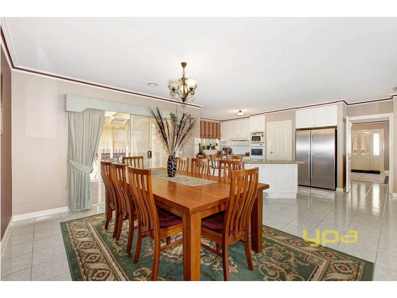 13 Muirs Court, Taylors Lakes VIC 3038