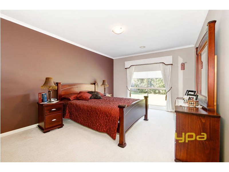 13 Muirs Court, Taylors Lakes VIC 3038