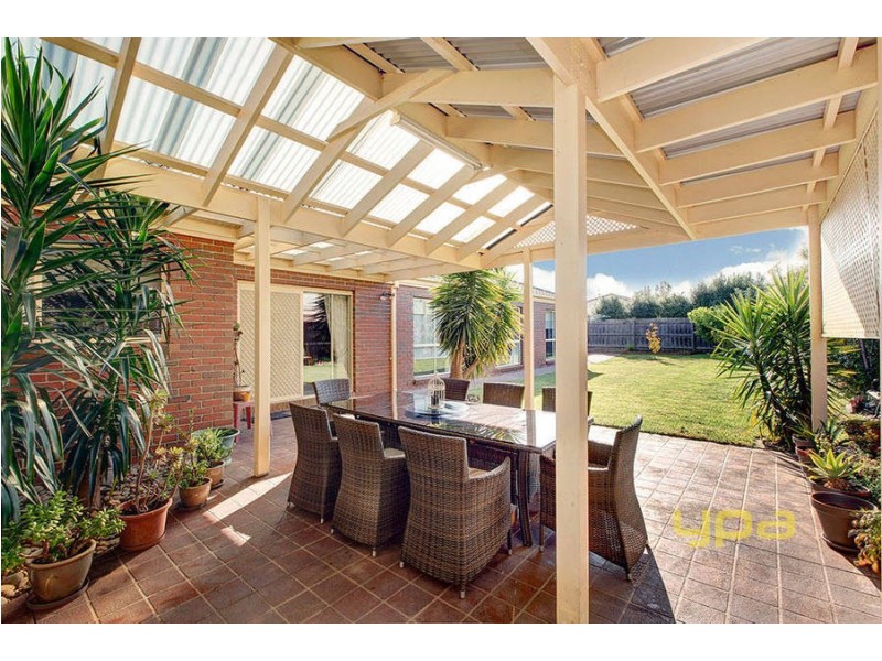 13 Muirs Court, Taylors Lakes VIC 3038