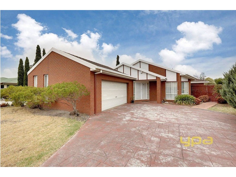 65 Pintail Crescent, Taylors Lakes VIC 3038