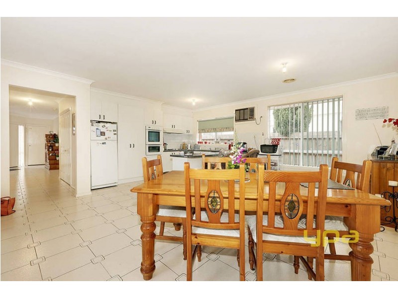 65 Pintail Crescent, Taylors Lakes VIC 3038