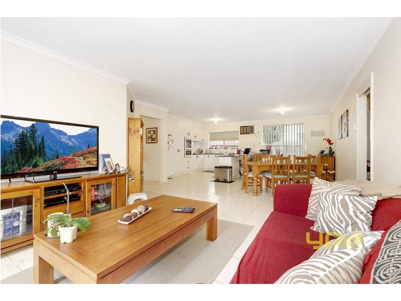 65 Pintail Crescent, Taylors Lakes VIC 3038