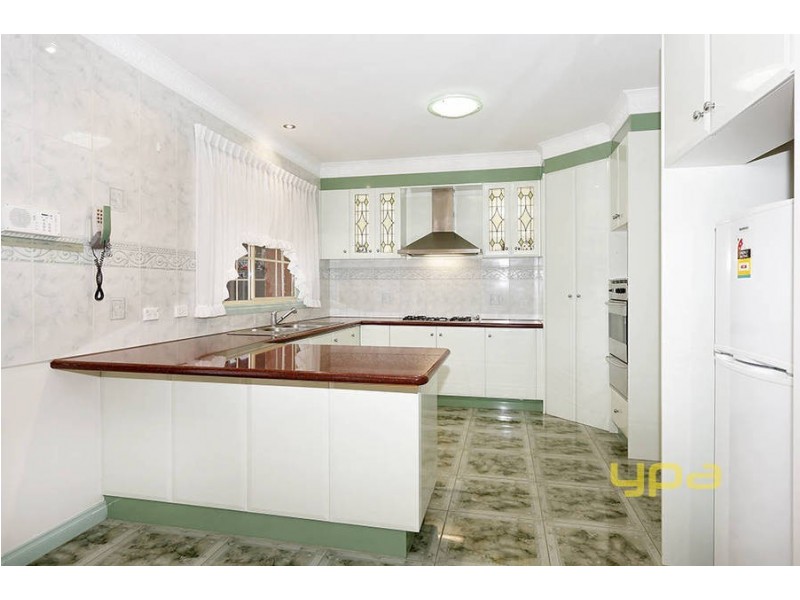 16 Landsbourgh Avenue, Taylors Lakes VIC 3038