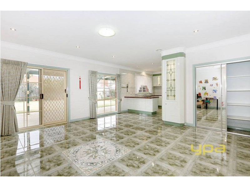 16 Landsbourgh Avenue, Taylors Lakes VIC 3038