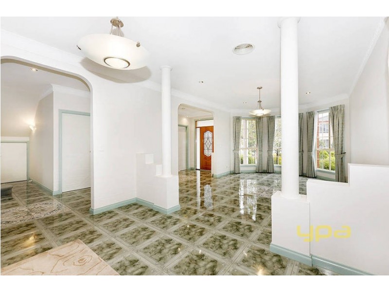 16 Landsbourgh Avenue, Taylors Lakes VIC 3038