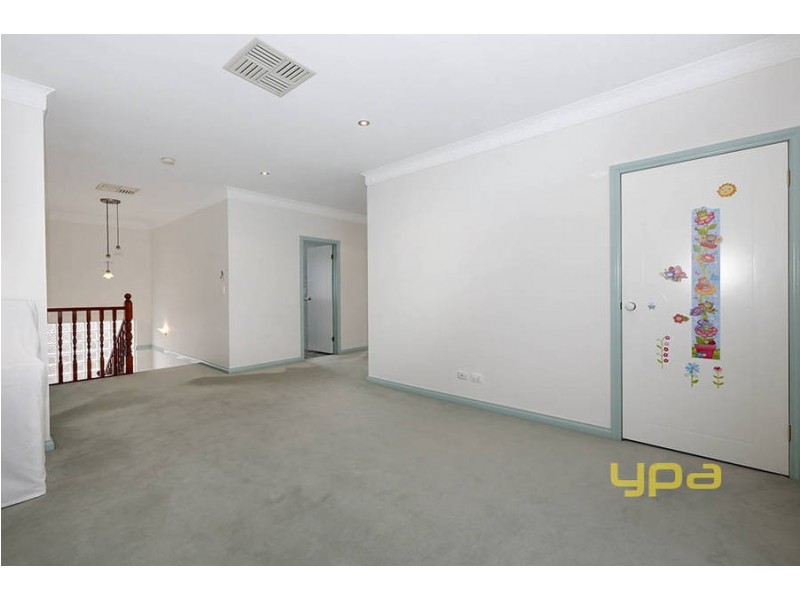 16 Landsbourgh Avenue, Taylors Lakes VIC 3038