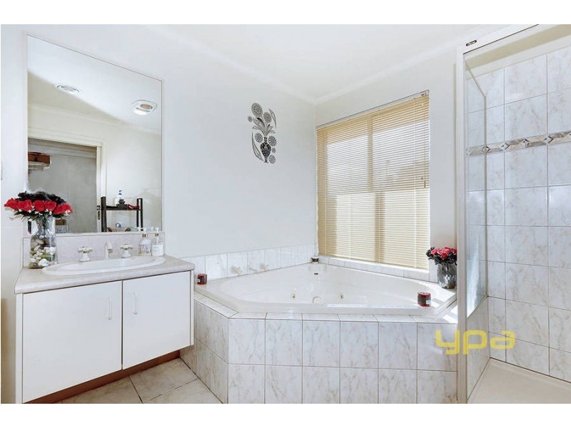 6 Stockyard Close, Sydenham VIC 3037