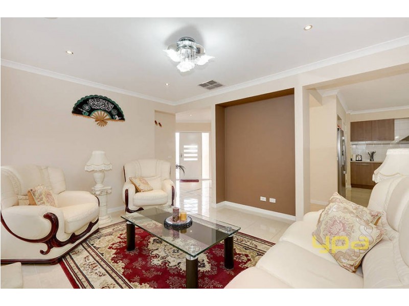 11 Cremorne Grove, Taylors Hill VIC 3037