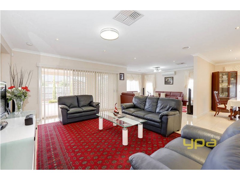 11 Cremorne Grove, Taylors Hill VIC 3037