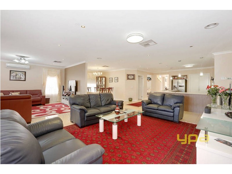 11 Cremorne Grove, Taylors Hill VIC 3037