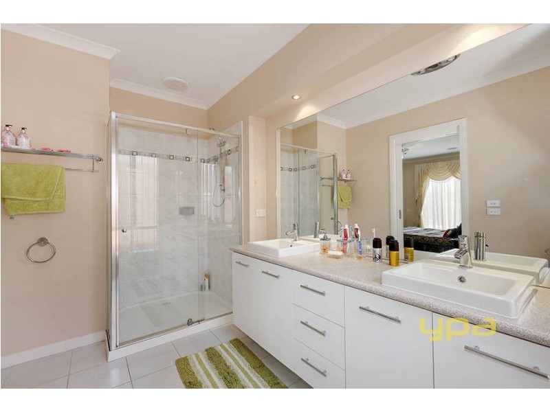 11 Cremorne Grove, Taylors Hill VIC 3037