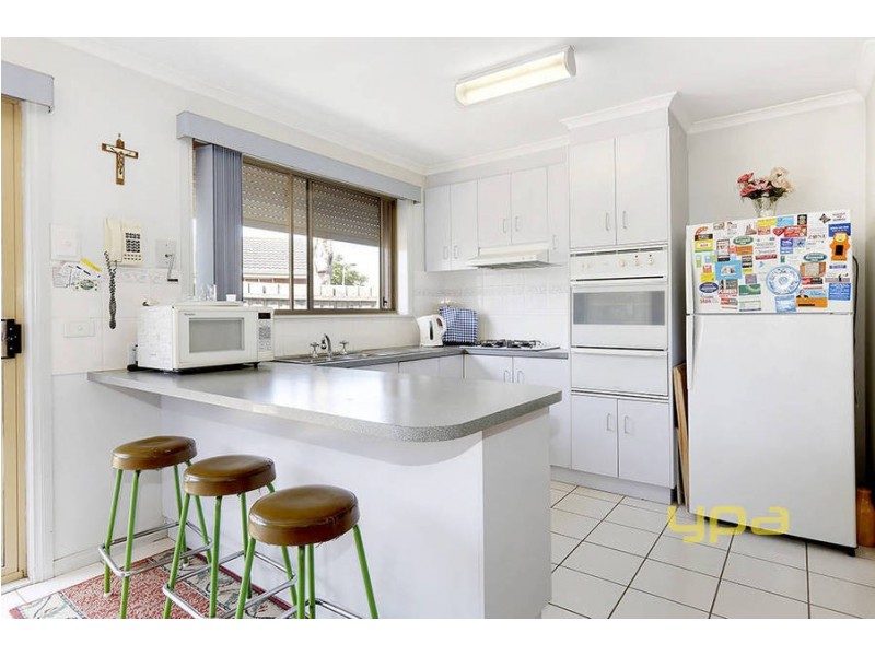 1/6 Oarsome Drive, Delahey VIC 3037