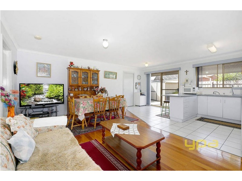 1/6 Oarsome Drive, Delahey VIC 3037