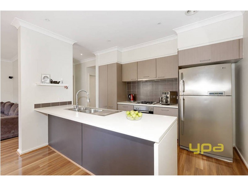 18 Eloura Circuit, Taylors Hill VIC 3037