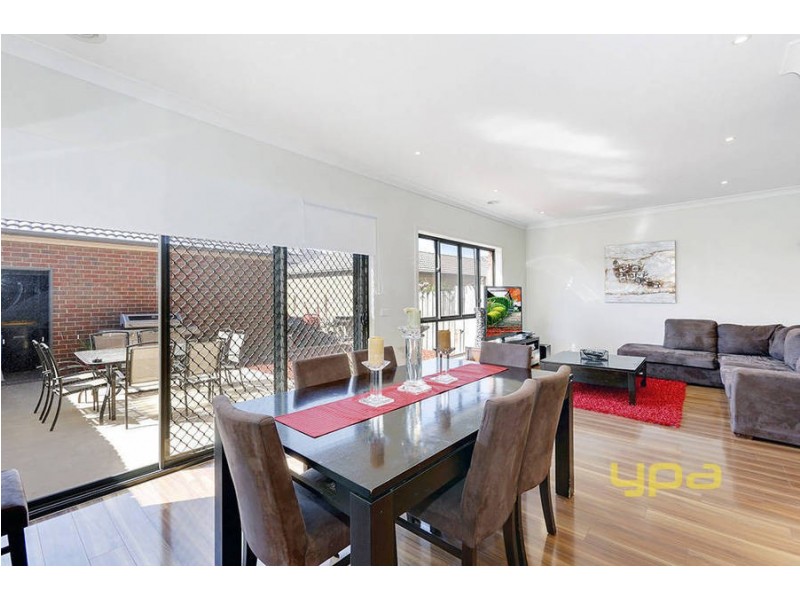 18 Eloura Circuit, Taylors Hill VIC 3037