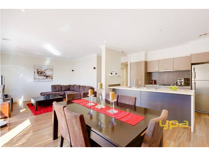 18 Eloura Circuit, Taylors Hill VIC 3037