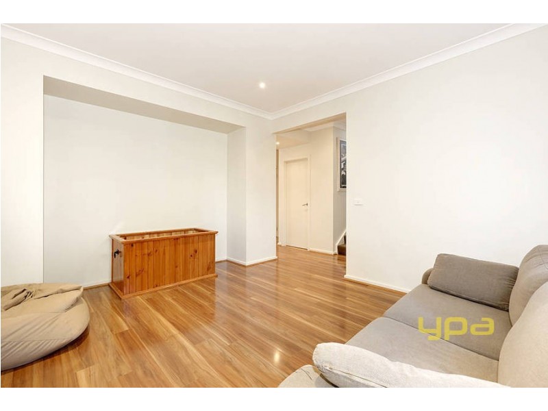 18 Eloura Circuit, Taylors Hill VIC 3037