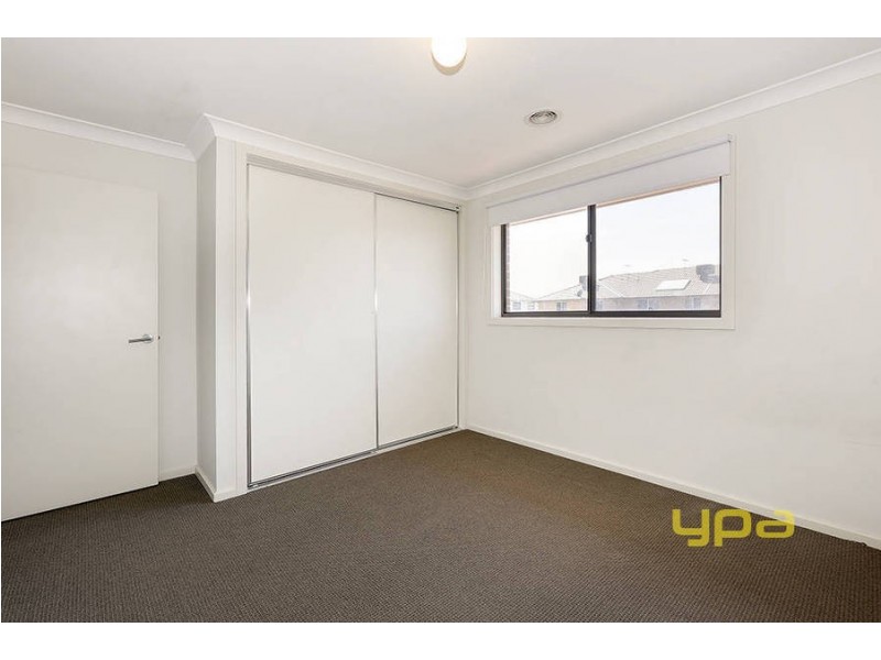 18 Eloura Circuit, Taylors Hill VIC 3037