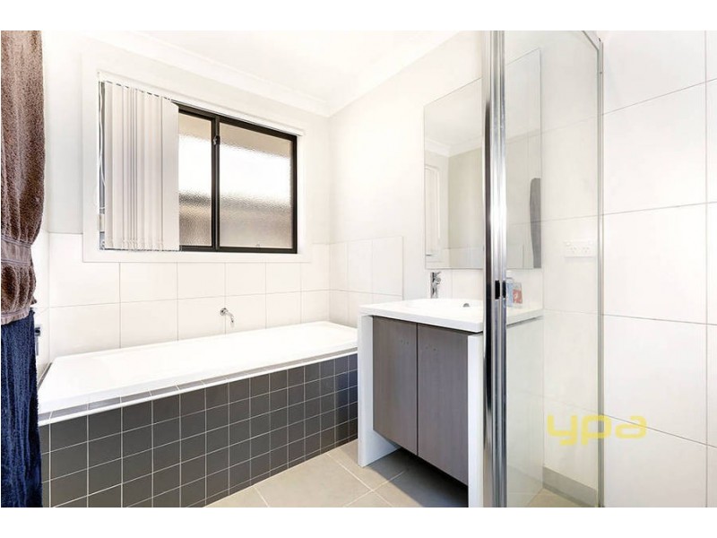 18 Eloura Circuit, Taylors Hill VIC 3037