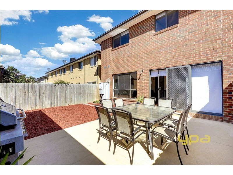 18 Eloura Circuit, Taylors Hill VIC 3037