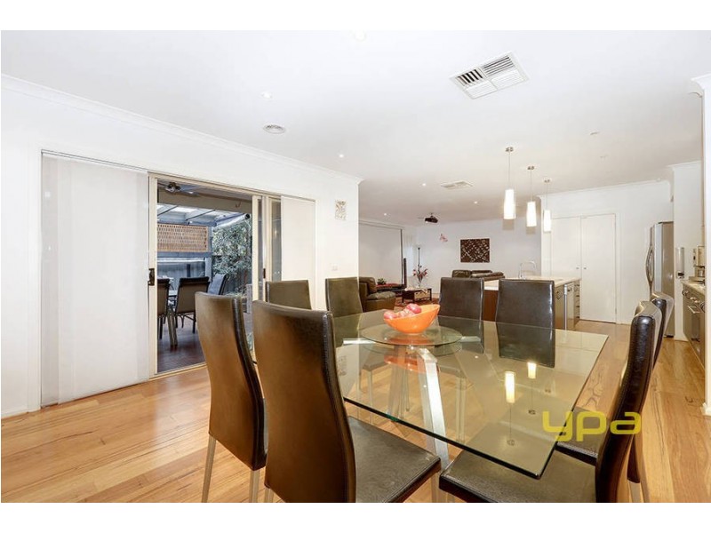 37 Melfin Drive, Hillside VIC 3037