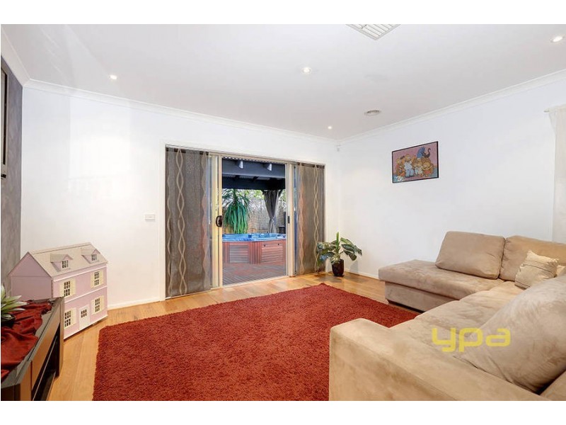 37 Melfin Drive, Hillside VIC 3037