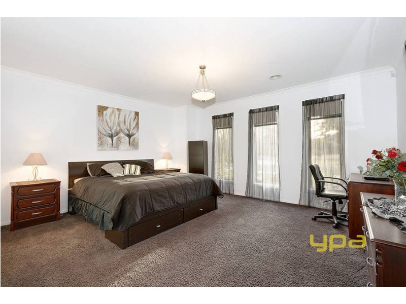 37 Melfin Drive, Hillside VIC 3037