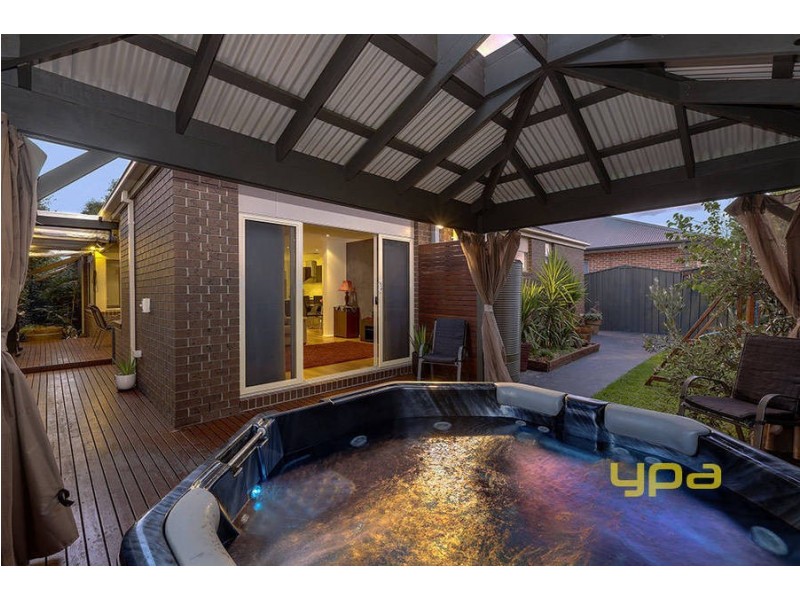 37 Melfin Drive, Hillside VIC 3037