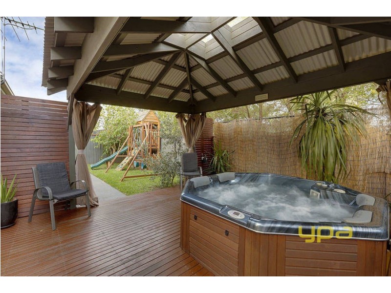 37 Melfin Drive, Hillside VIC 3037