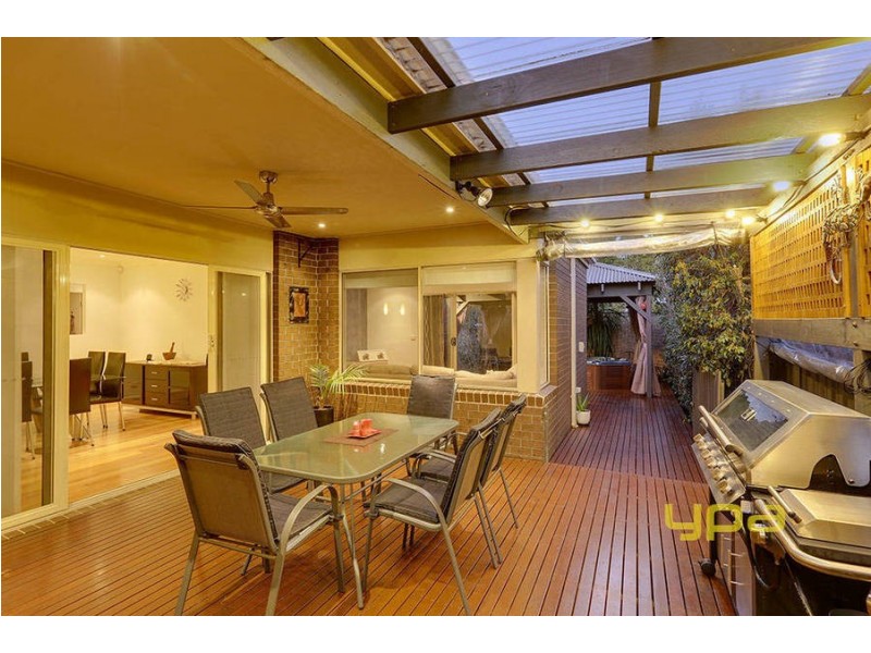 37 Melfin Drive, Hillside VIC 3037