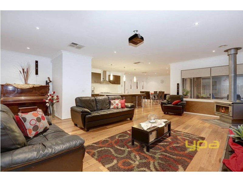 37 Melfin Drive, Hillside VIC 3037