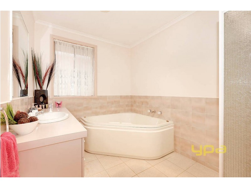 1 Hyperno Court, Keilor Downs VIC 3038