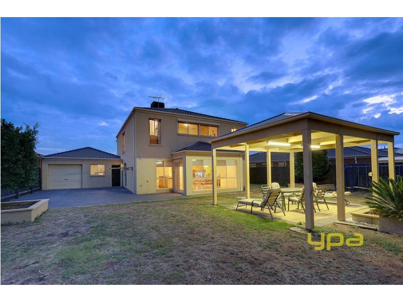 13 Flagstaff Lane, Taylors Hill VIC 3037