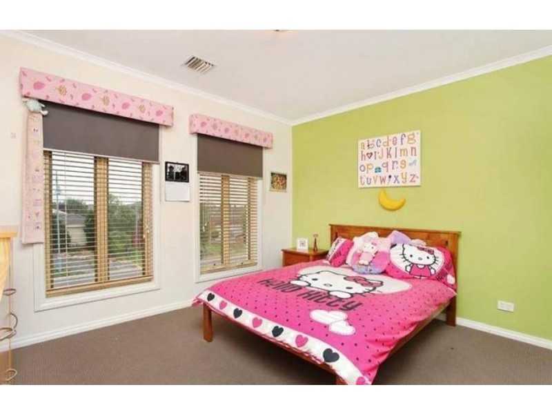 13 Flagstaff Lane, Taylors Hill VIC 3037