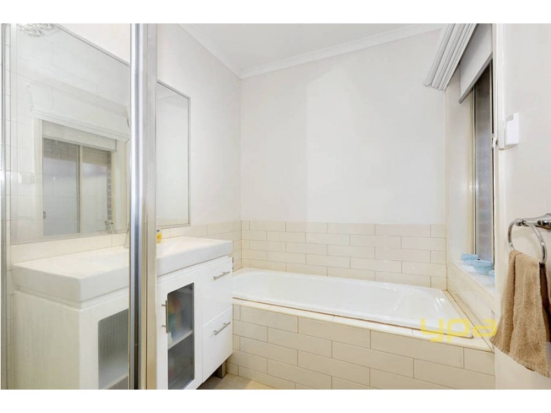 2/40 Jade Way, Hillside VIC 3037