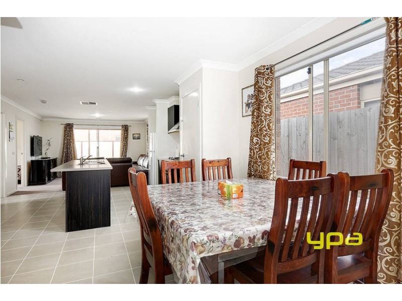 25 Lucas Terrace, Taylors Hill VIC 3037