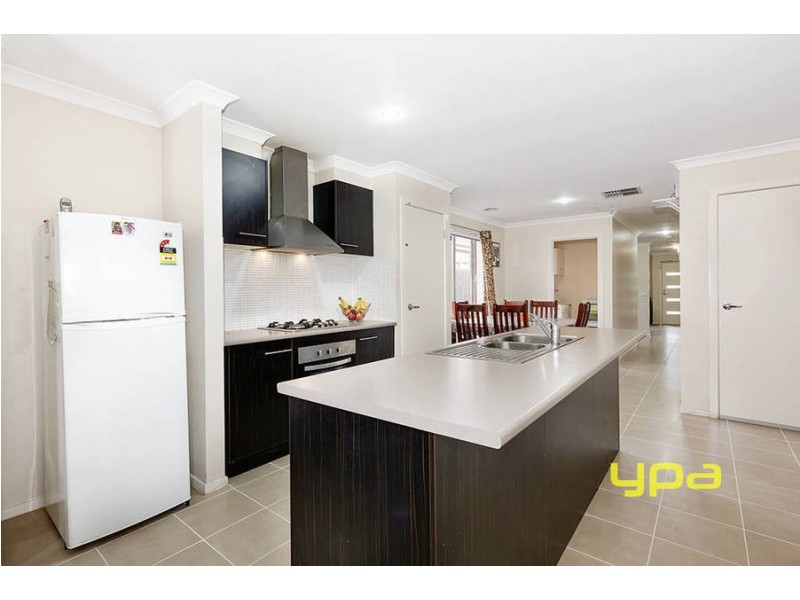 25 Lucas Terrace, Taylors Hill VIC 3037