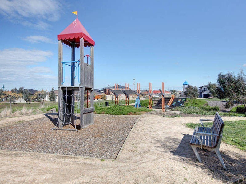 25 Lucas Terrace, Taylors Hill VIC 3037