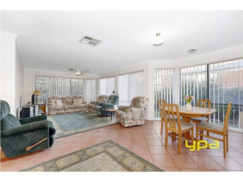 20 Saronvale Crescent, Hillside VIC 3037