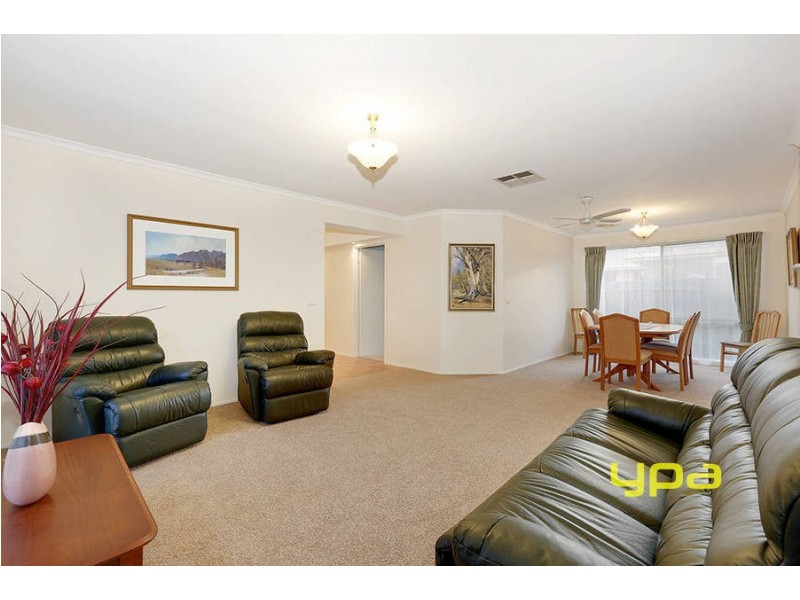 20 Saronvale Crescent, Hillside VIC 3037