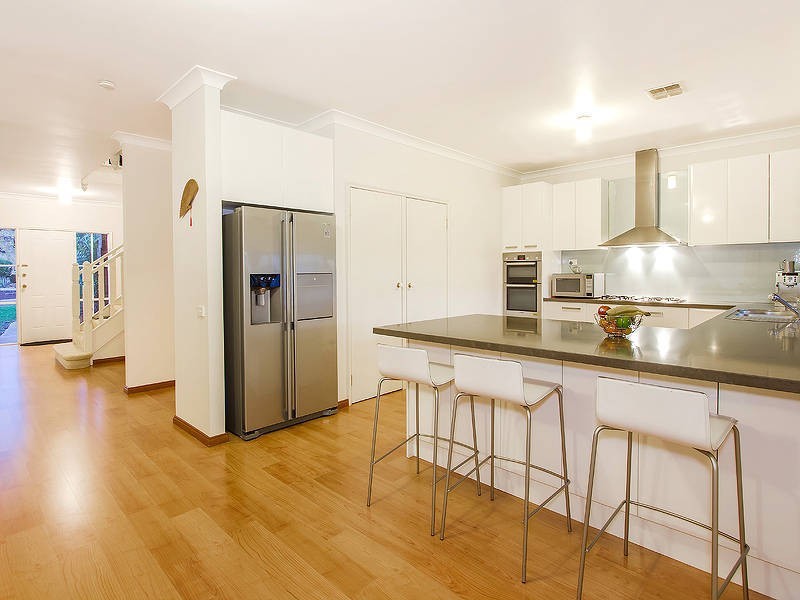 9 Kinnaird Court, Taylors Lakes VIC 3038