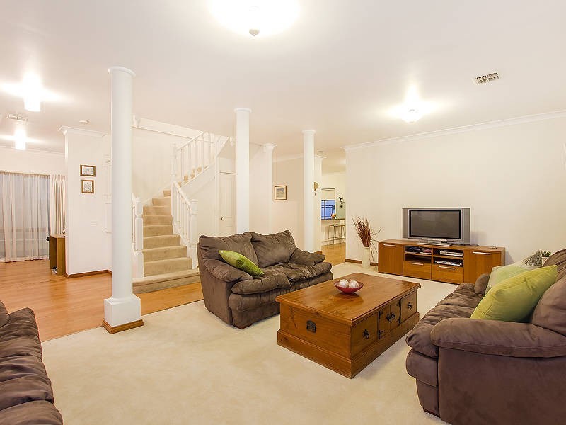 9 Kinnaird Court, Taylors Lakes VIC 3038