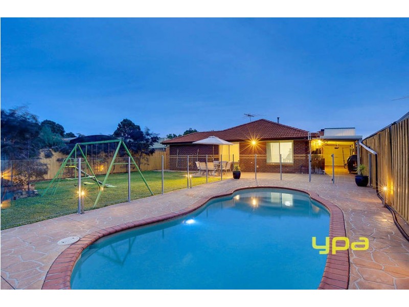 6 Cassinia Close, Delahey VIC 3037