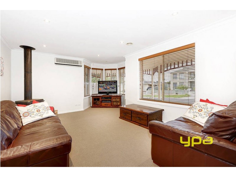 6 Cassinia Close, Delahey VIC 3037