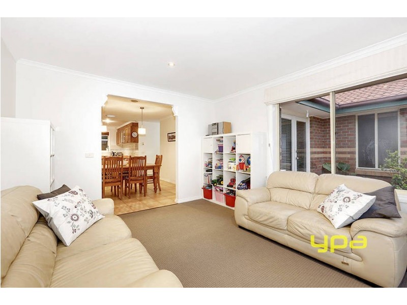 6 Cassinia Close, Delahey VIC 3037